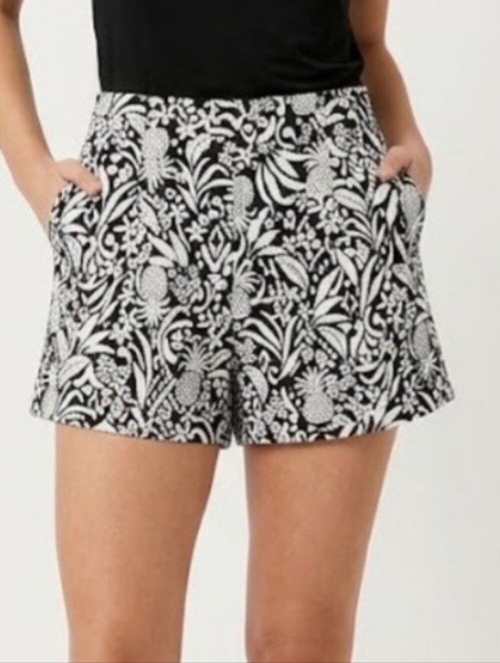 Black & White Tropical Print Women’s Linen Blend Shorts Size XS Pineapple Print